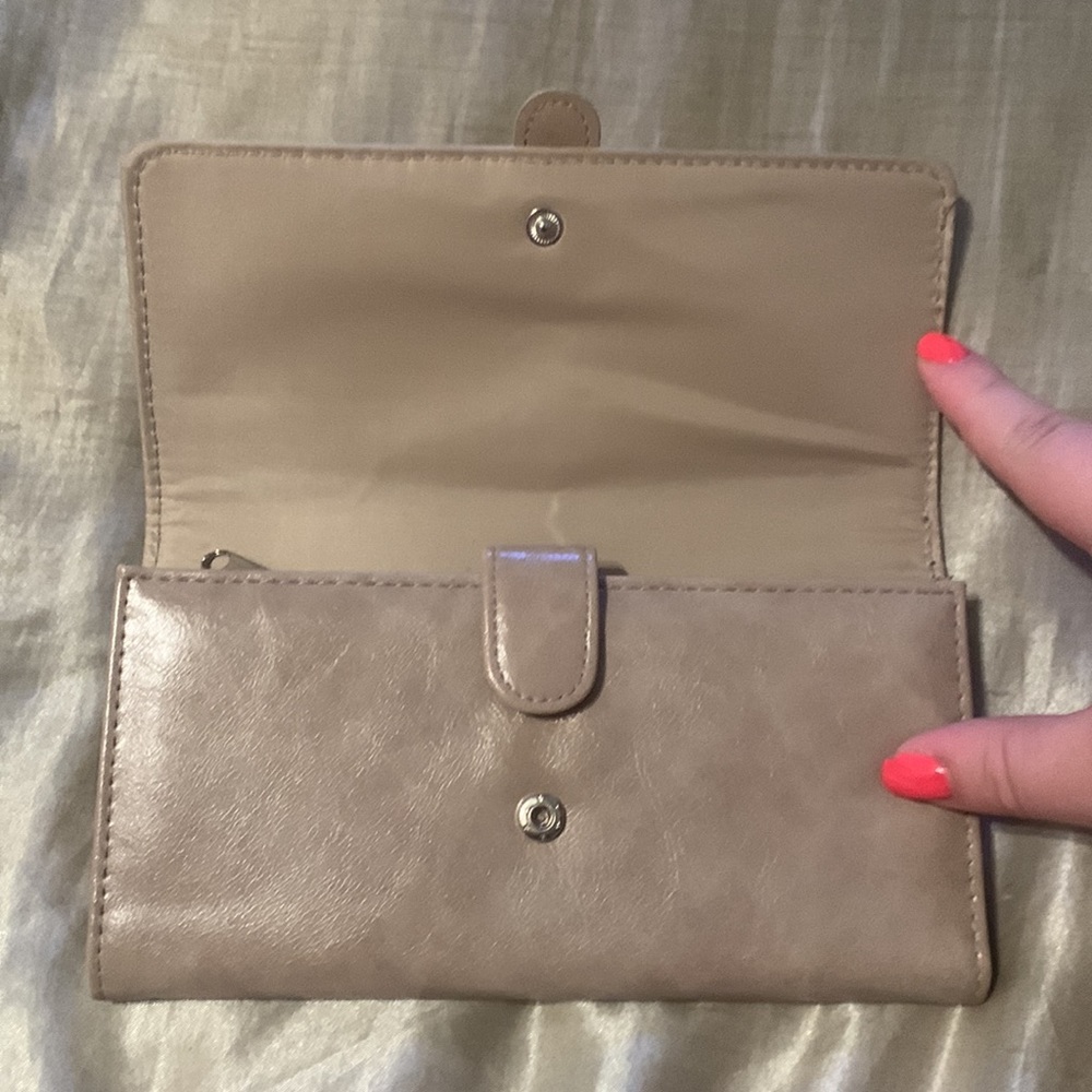 Pink Wallet - Picture 2 of 5